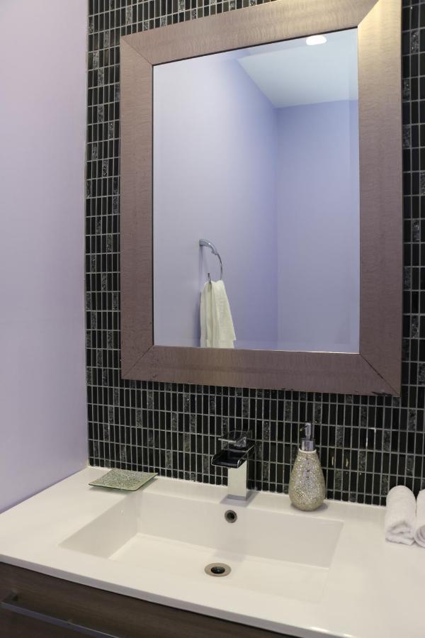 Quiet And Contemporary Home Маркем Экстерьер фото