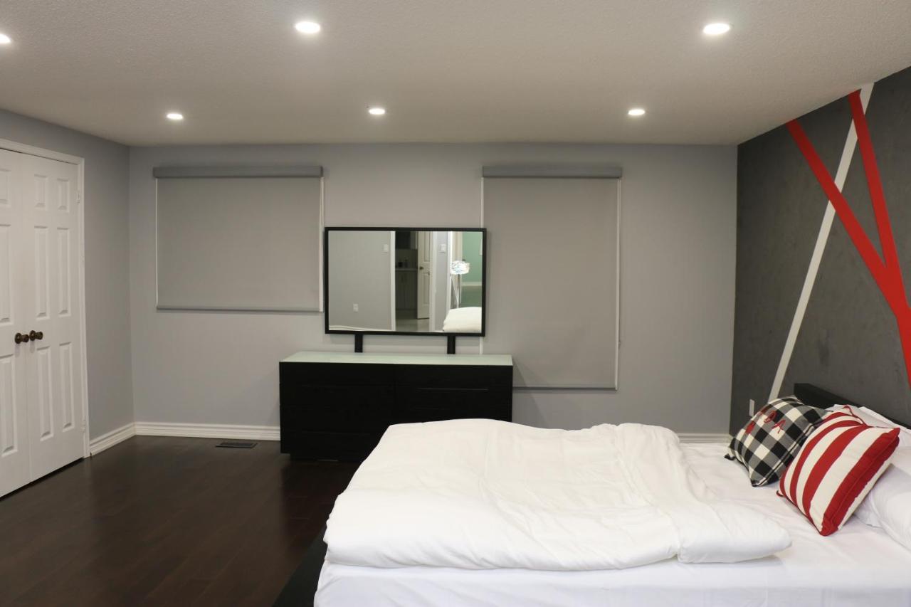 Quiet And Contemporary Home Маркем Экстерьер фото