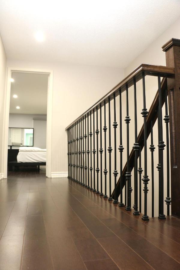 Quiet And Contemporary Home Маркем Экстерьер фото